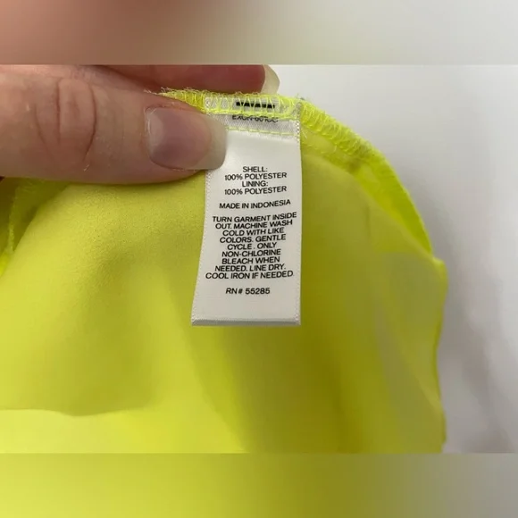 EXPRESS Yellow and White Sleeveless Blouse - Picture 3 of 4